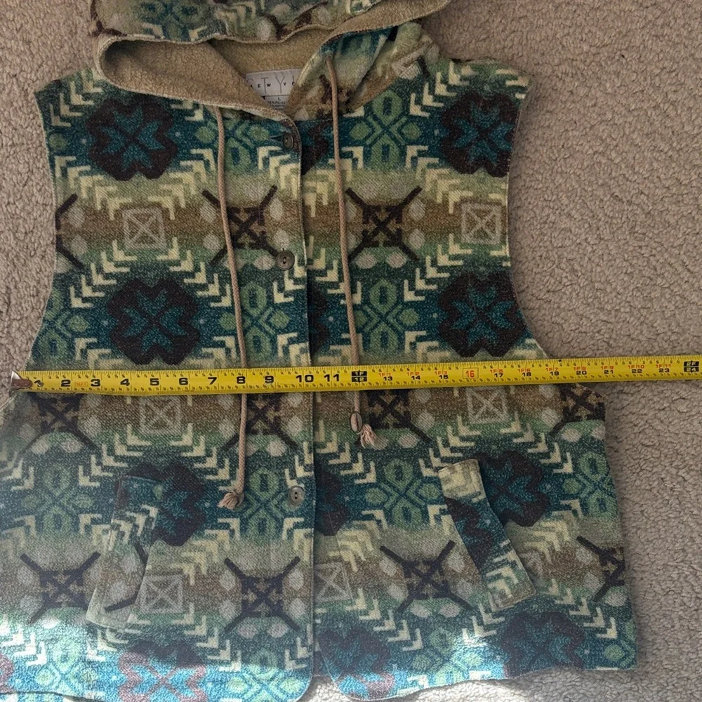 Vintage Patterned Hooded Sleeveless Vest in Green and Brown - Picture 6 of 6